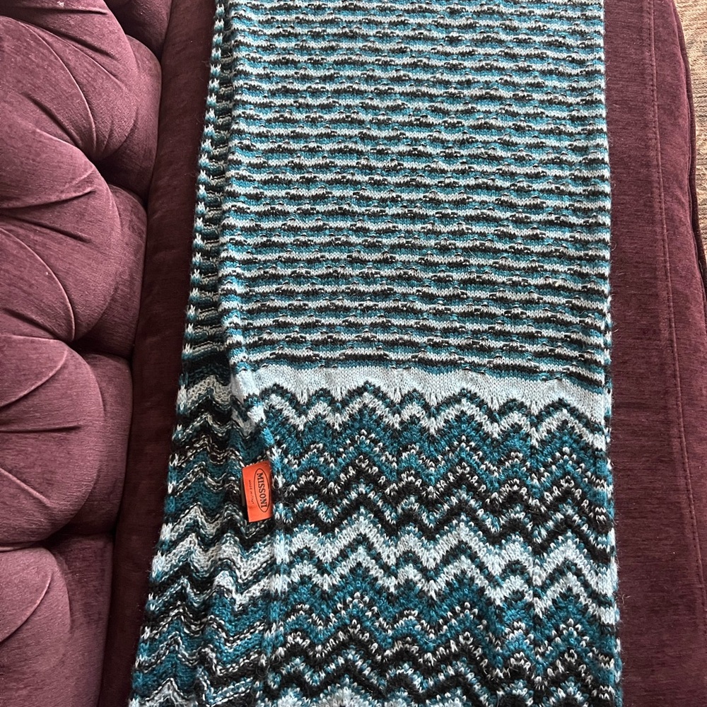 Missoni Orange Label Wool blend X-Long zig-zag scarf blue, teal, gray. Like new!